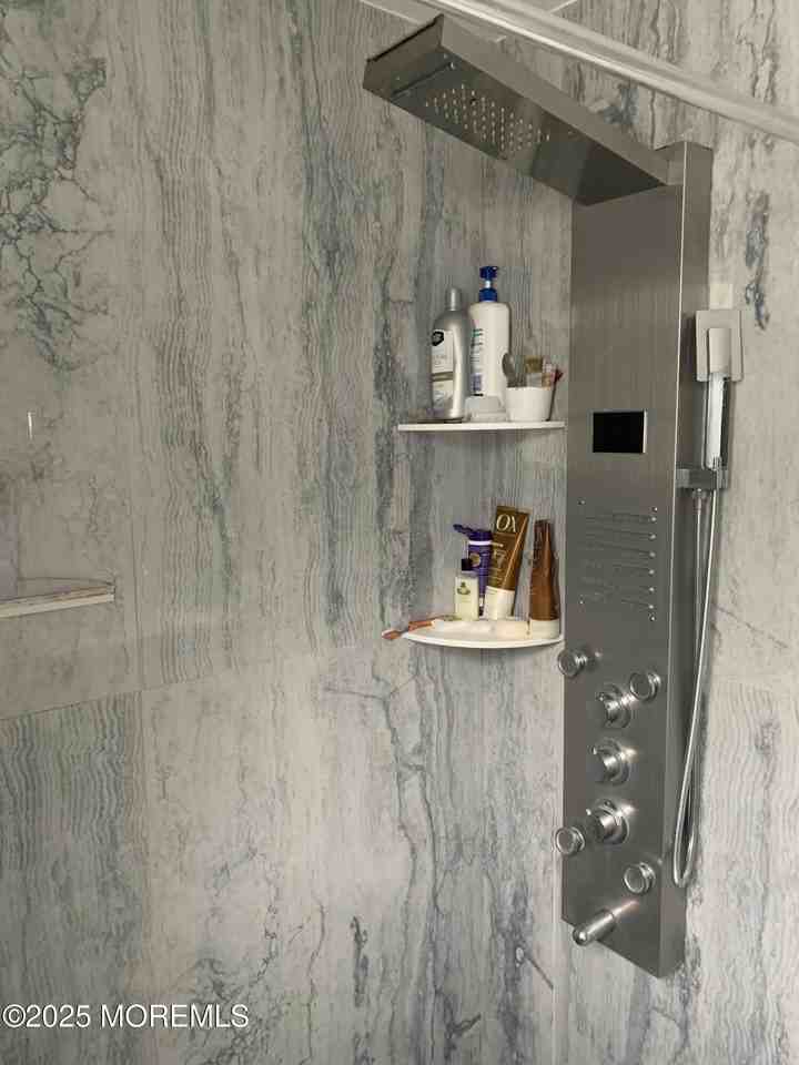 295 Roosevelt Avenue - Photo 6 of 16