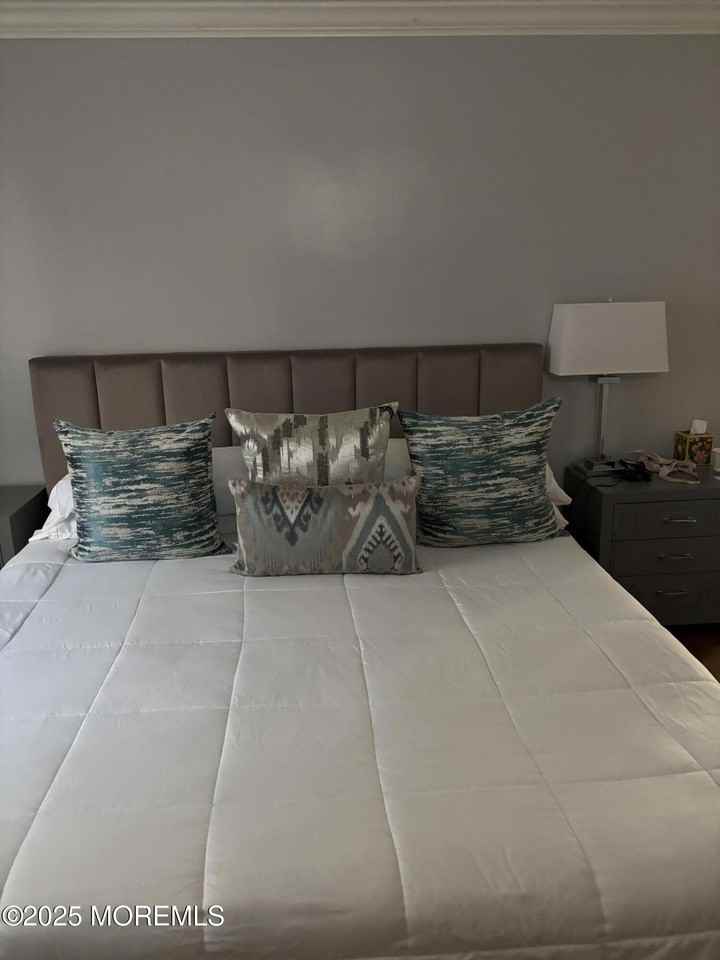 295 Roosevelt Avenue - Photo 7 of 16