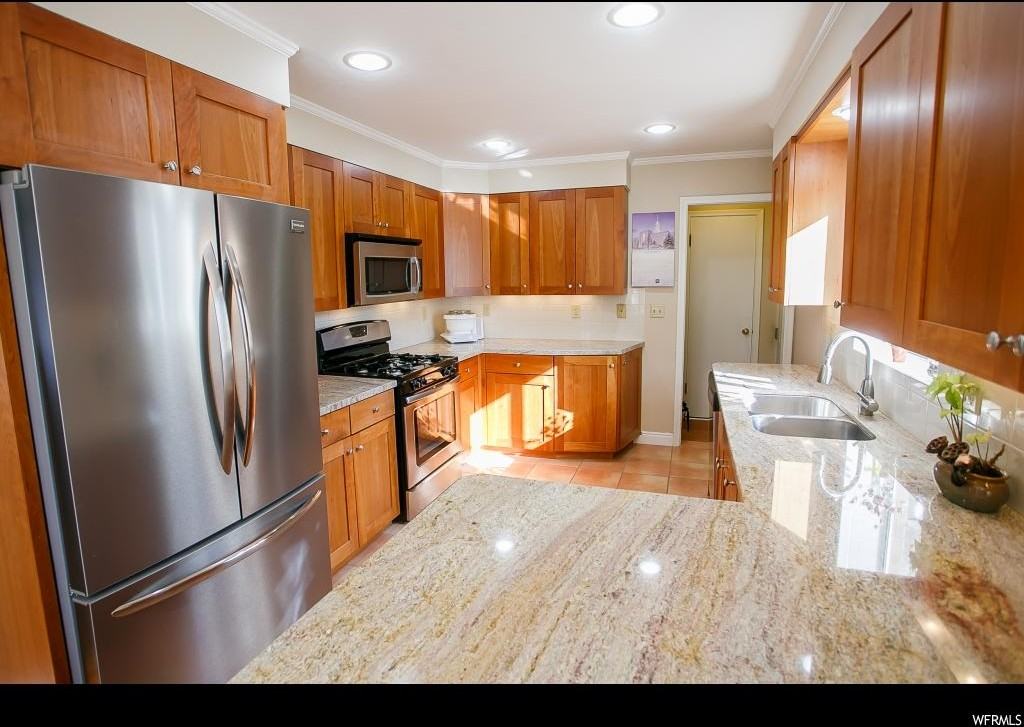 676 North De Soto Street - Photo 4 of 17