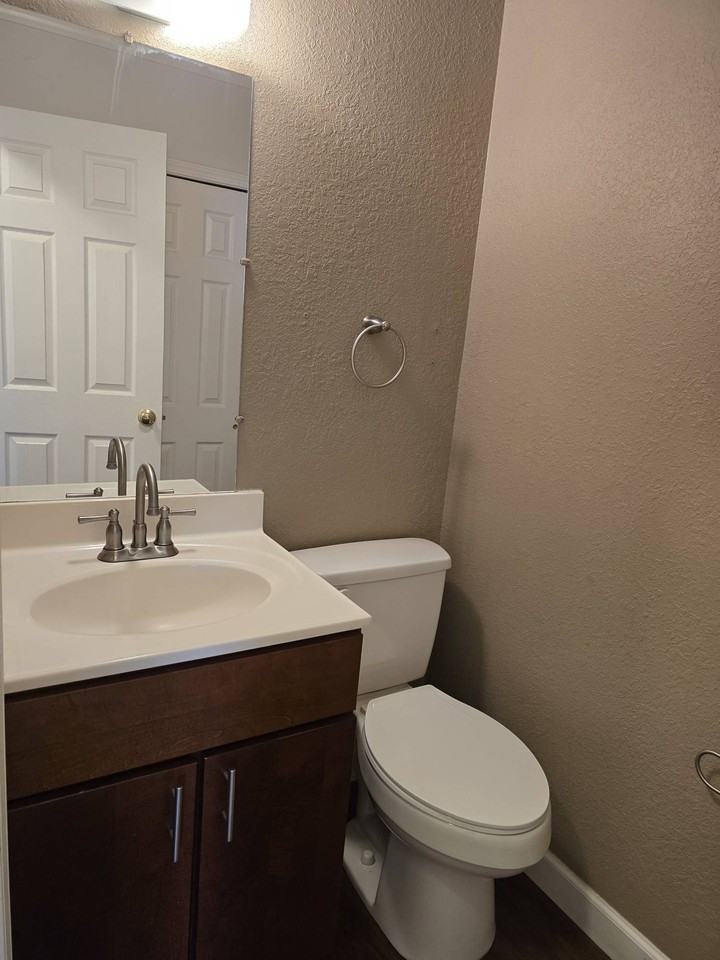 401 Country Villa Lane #1 - Photo 3 of 8
