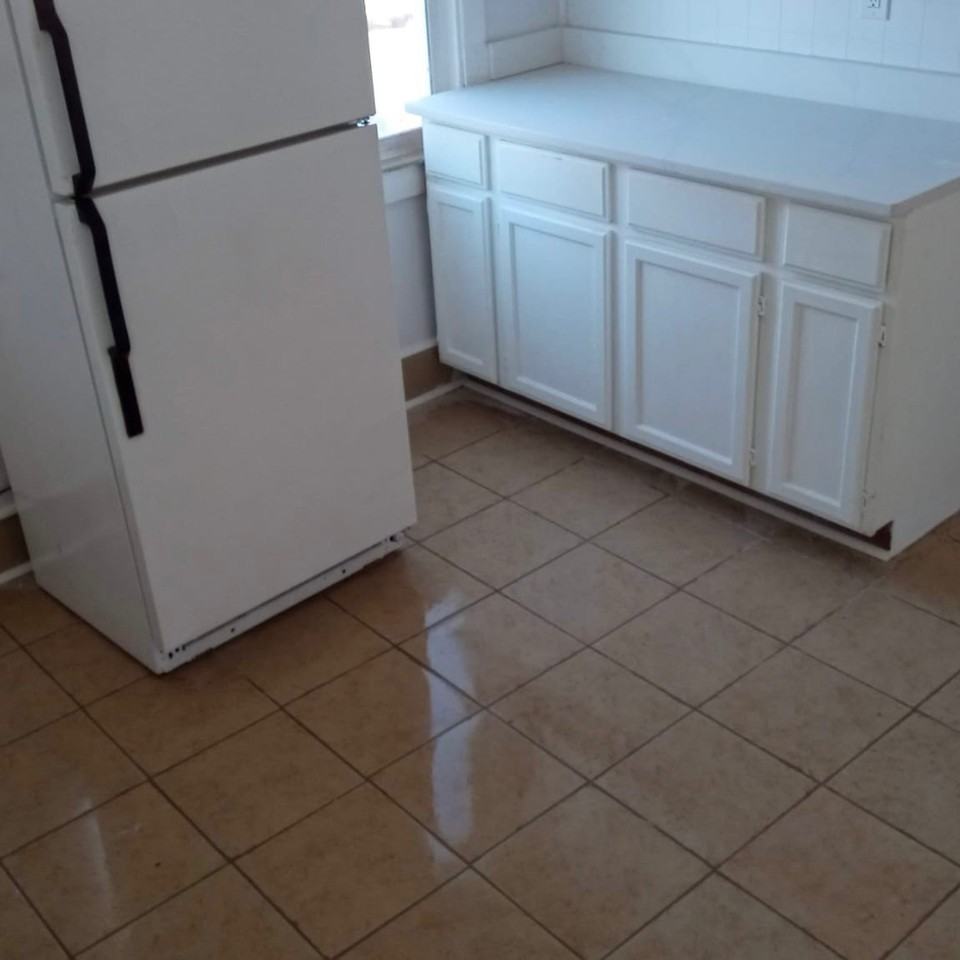 1928 Gladstone St - Photo 5 of 17