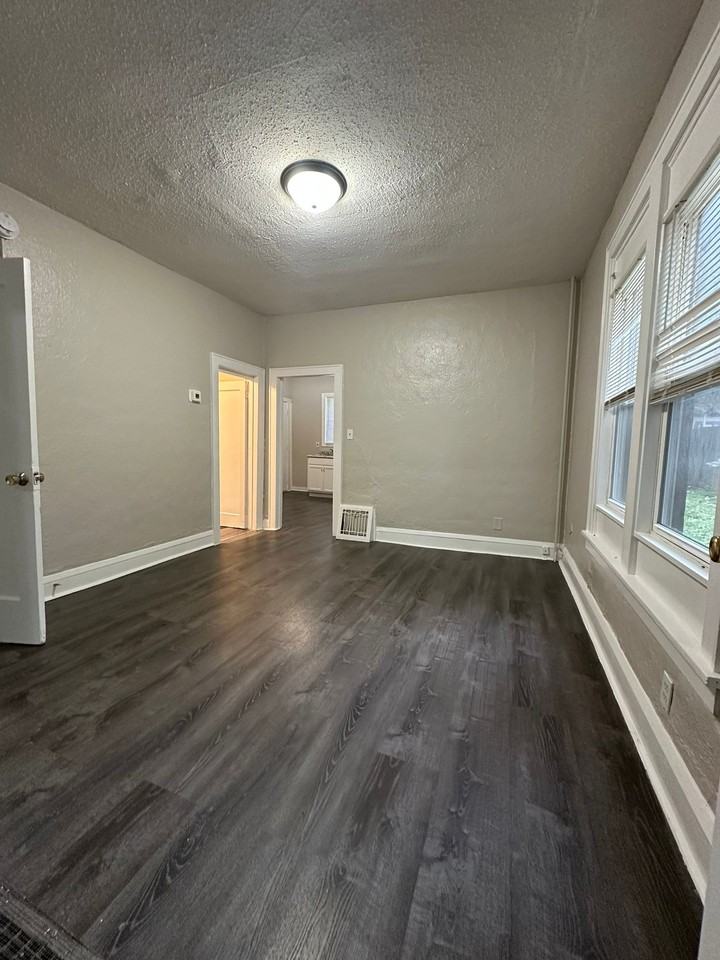 1124 Minnehaha Ave E #1 - Photo 3 of 7