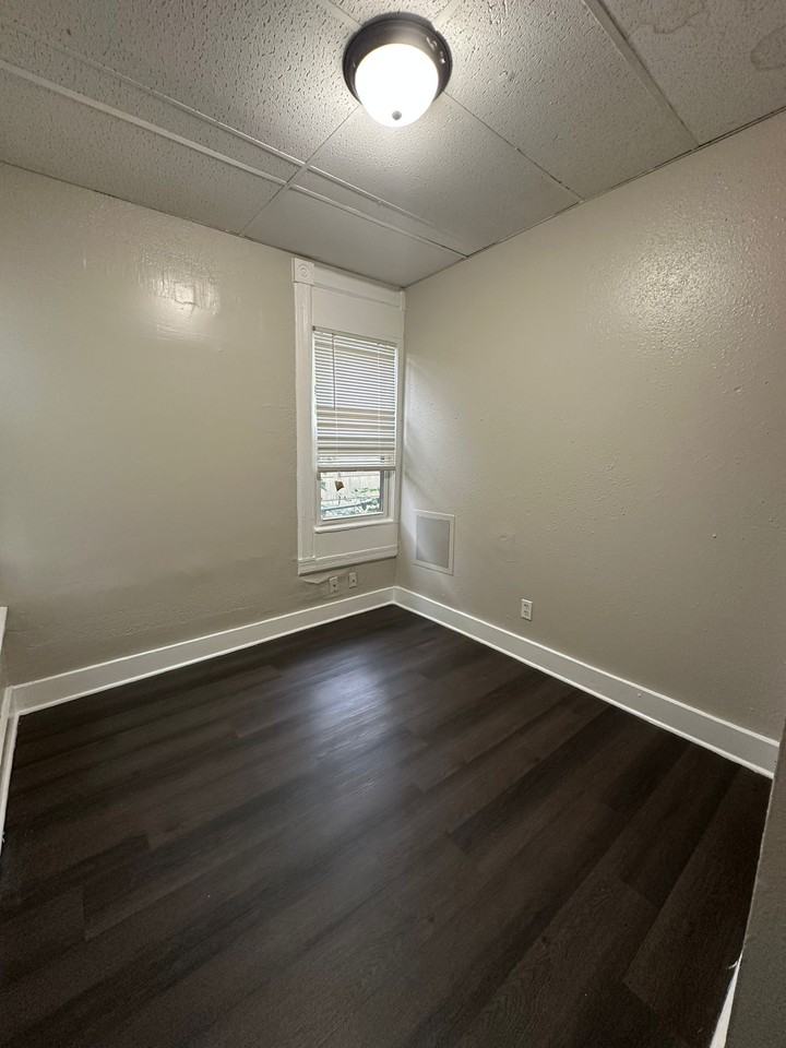 1124 Minnehaha Ave E #1 - Photo 4 of 7