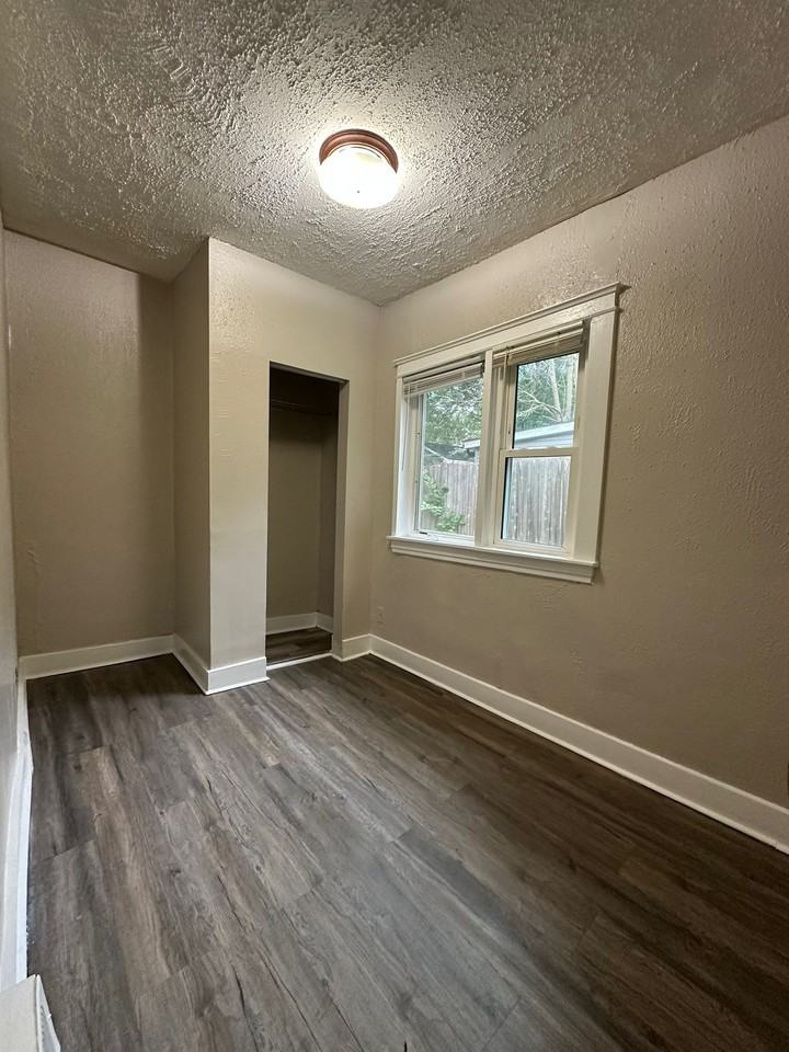 1124 Minnehaha Ave E #1 - Photo 5 of 7