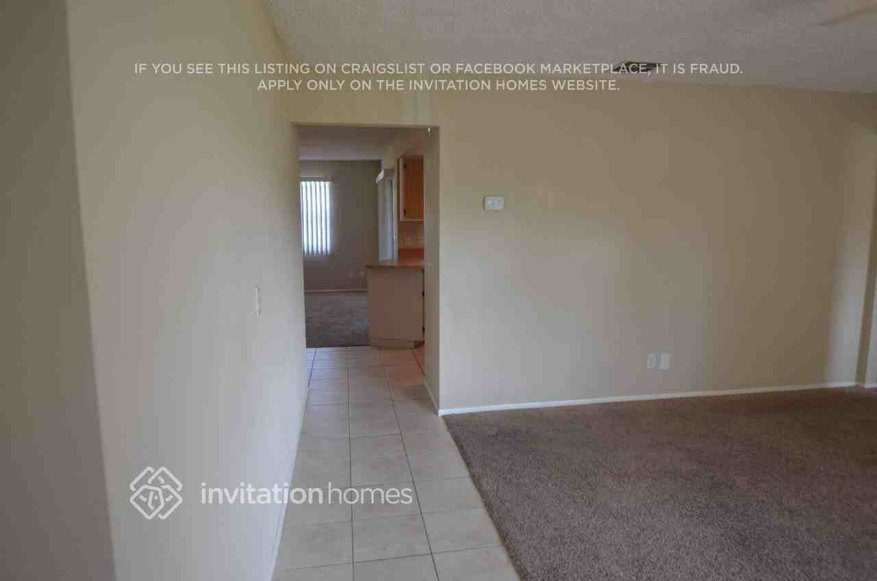 1123 Southeast 34th Street - Photo 2 of 18