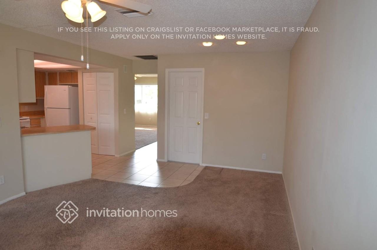 1123 Southeast 34th Street - Photo 4 of 18