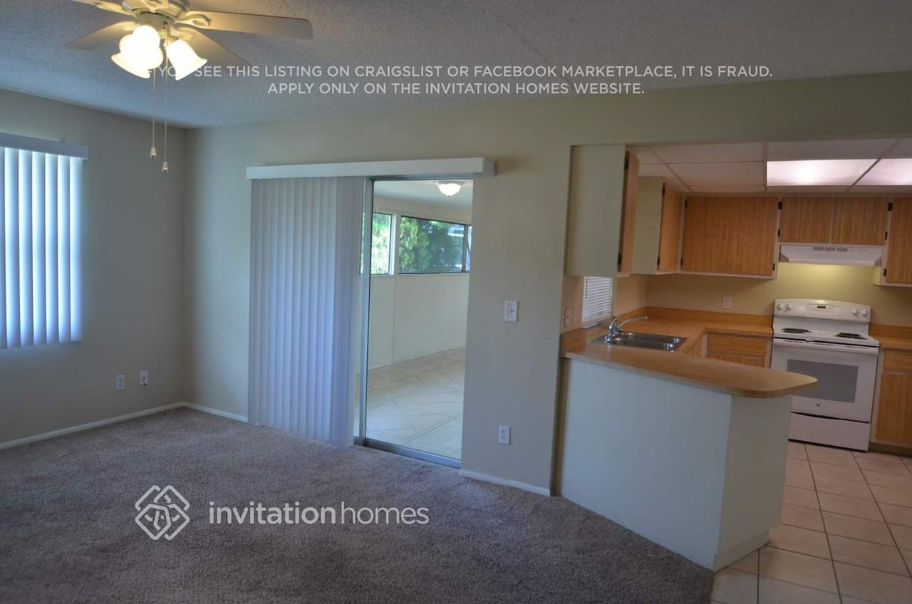 1123 Southeast 34th Street - Photo 5 of 18