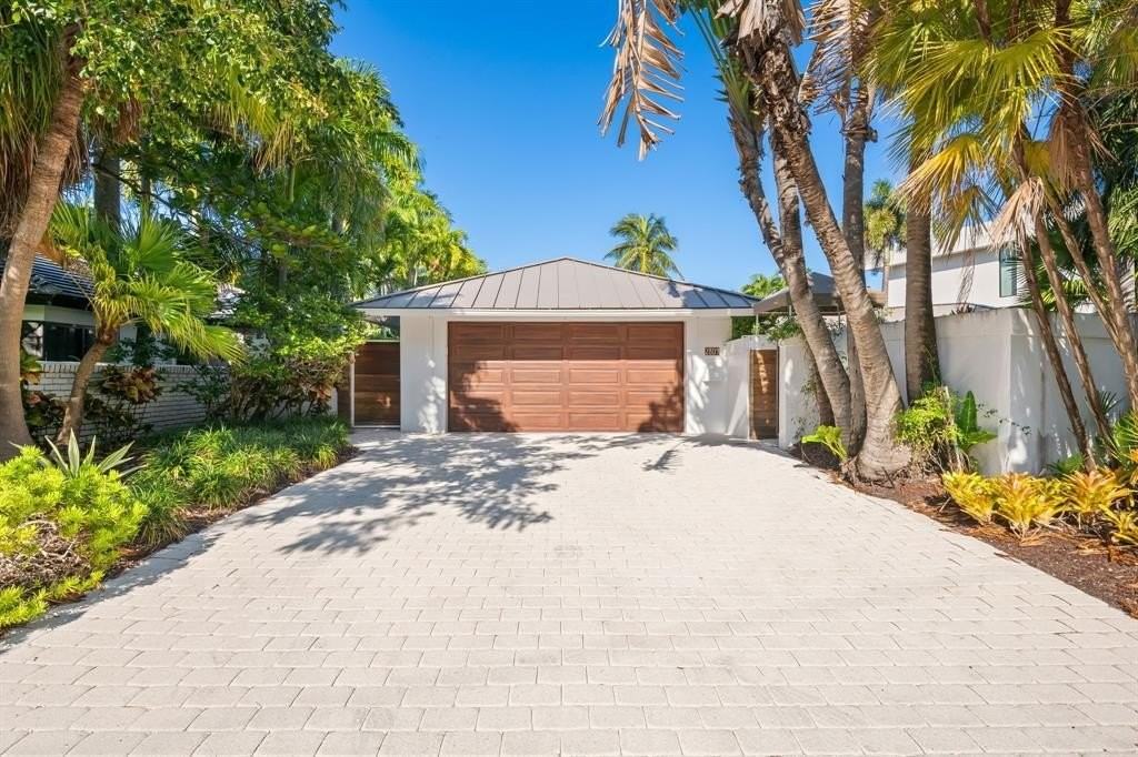 2809 Northeast 25th Street - Photo 3 of 16