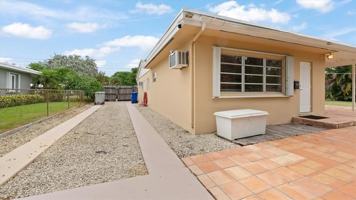 featured image of 724 Ne 2nd St