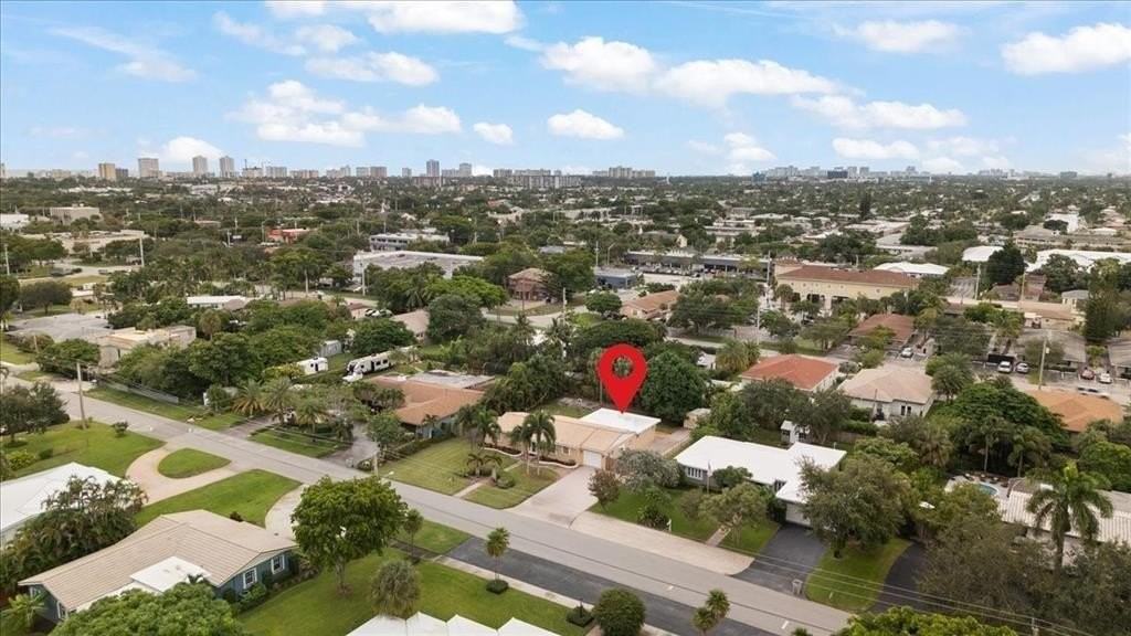 724 Northeast 2nd Street - Photo 4 of 10