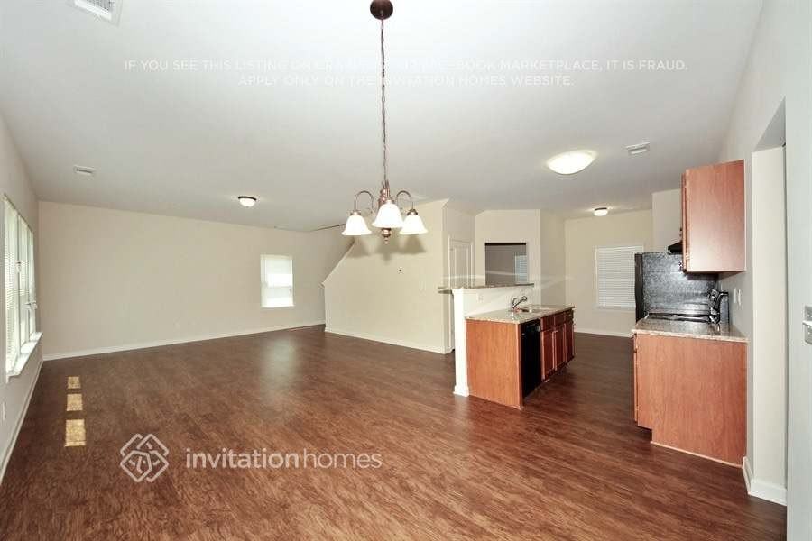 4101 Oak Field Dr - Photo 5 of 18