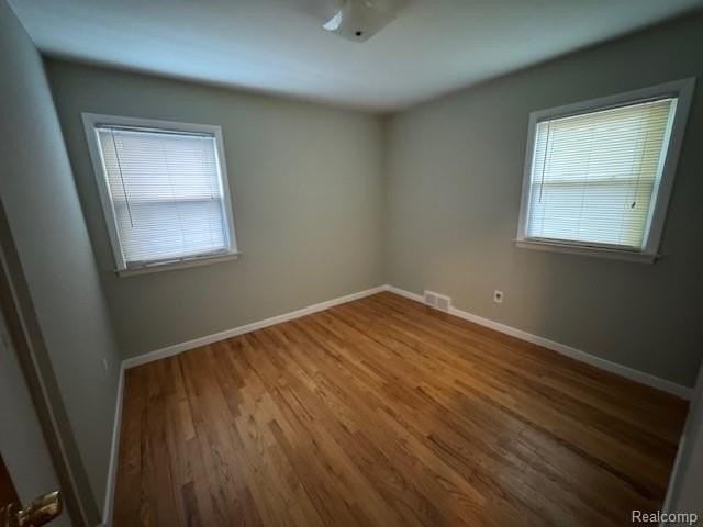 1211 Amelia Ave - Photo 3 of 10