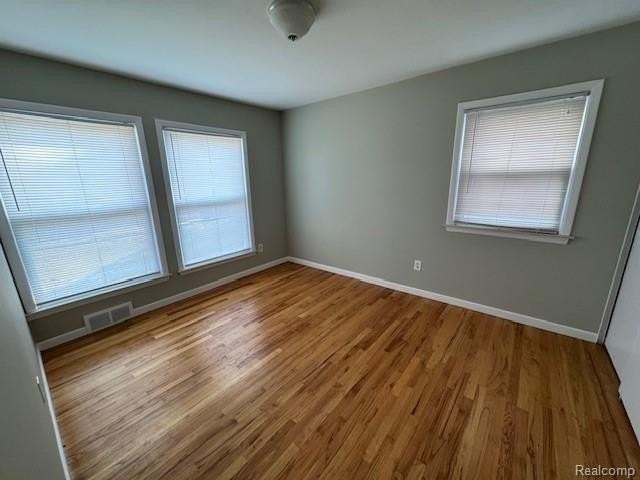 1211 Amelia Ave - Photo 4 of 10