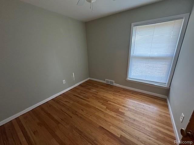 1211 Amelia Ave - Photo 5 of 10