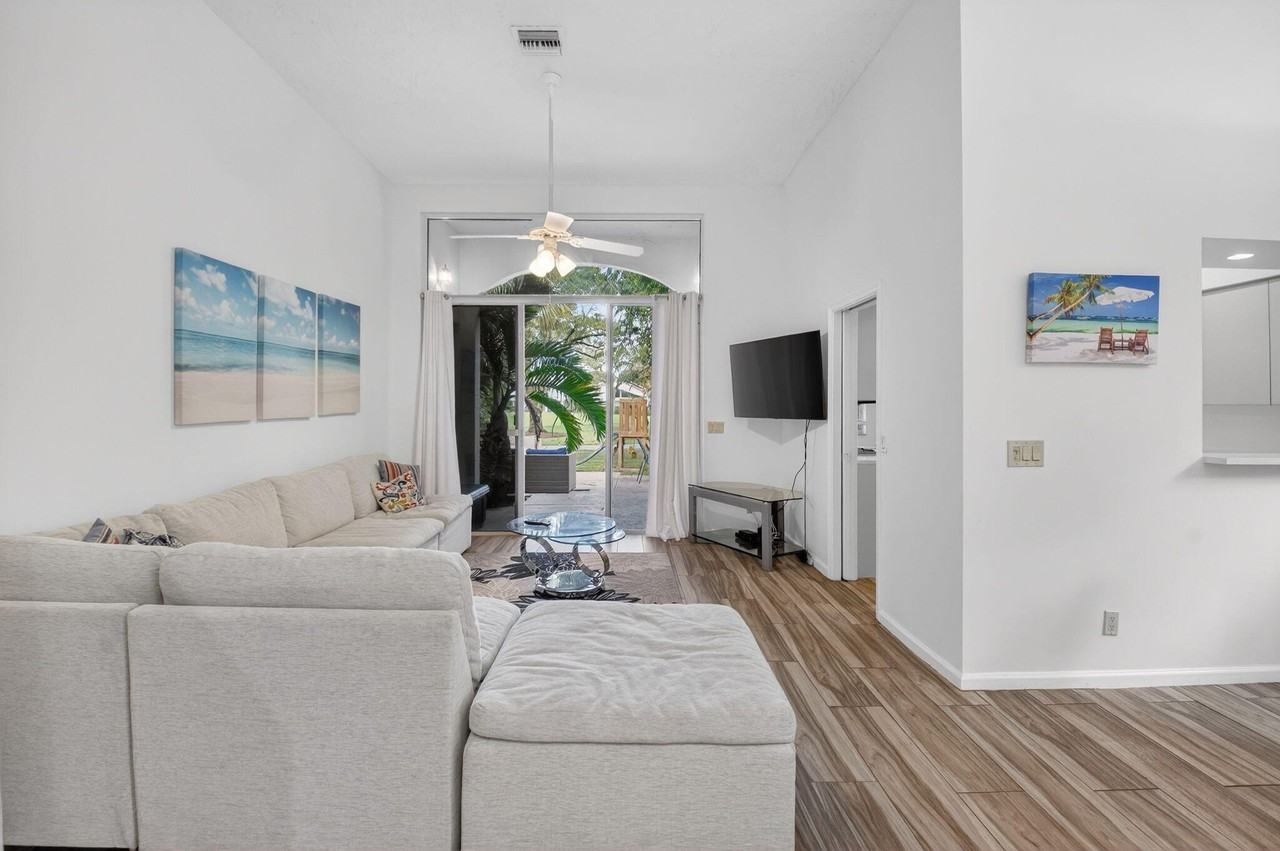 2225 Nw 53rd St - Photo 3 of 46