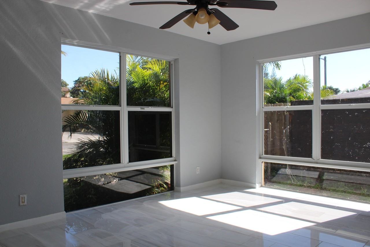 921 Pine Terrace - Photo 6 of 10