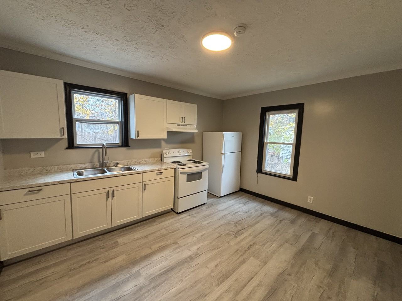 932 13th St Se #1 - Photo 4 of 5