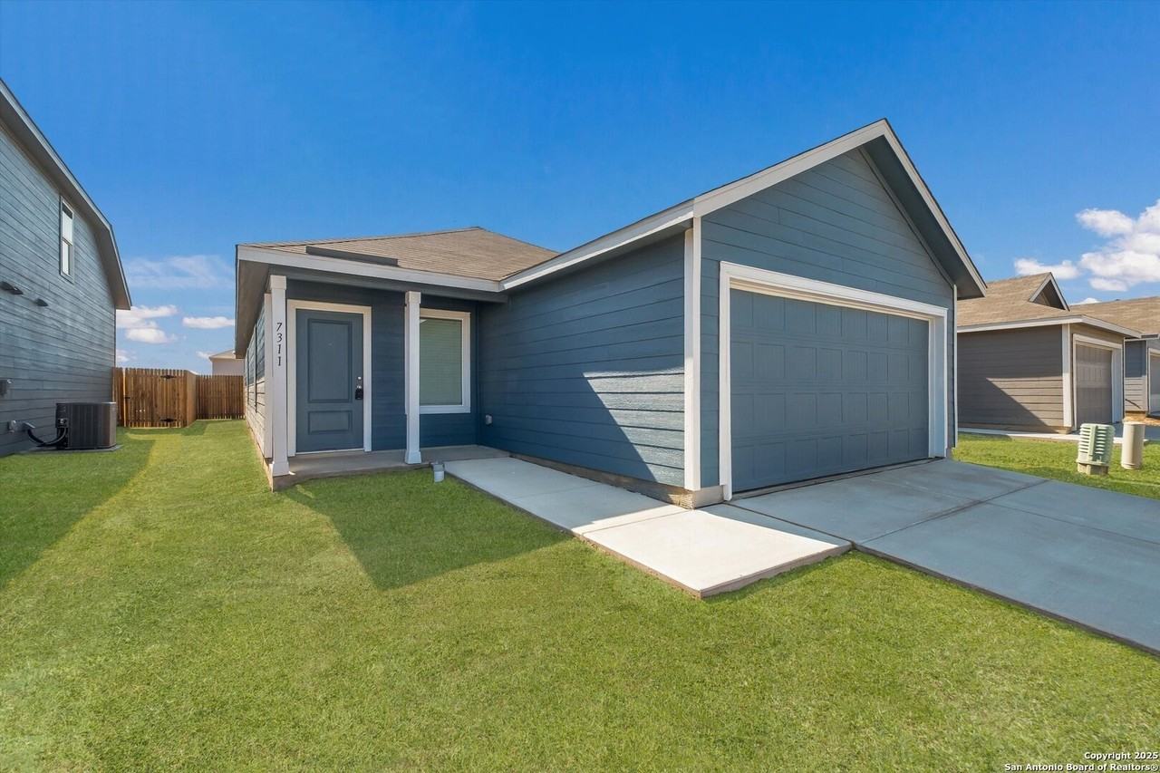 Adam Star - Photo 2 of 20