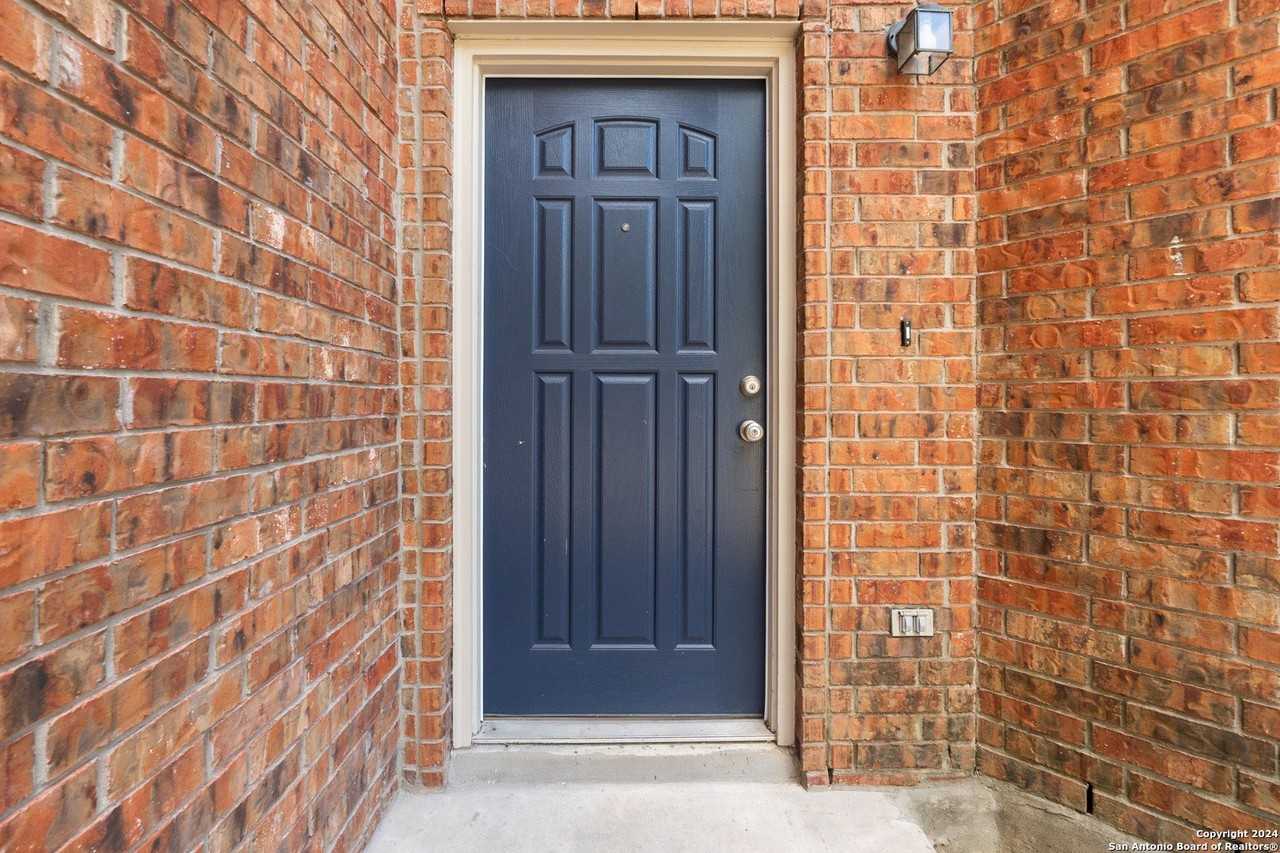 11054 Barclay Pt - Photo 3 of 36