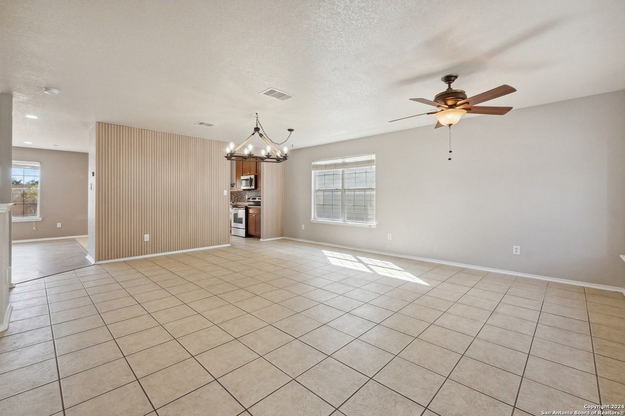 11054 Barclay Pt - Photo 5 of 36