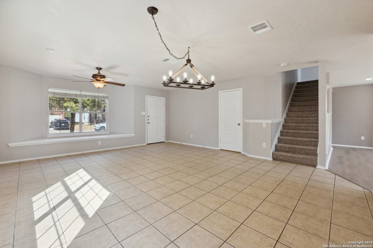 11054 Barclay Pt - Photo 7 of 36