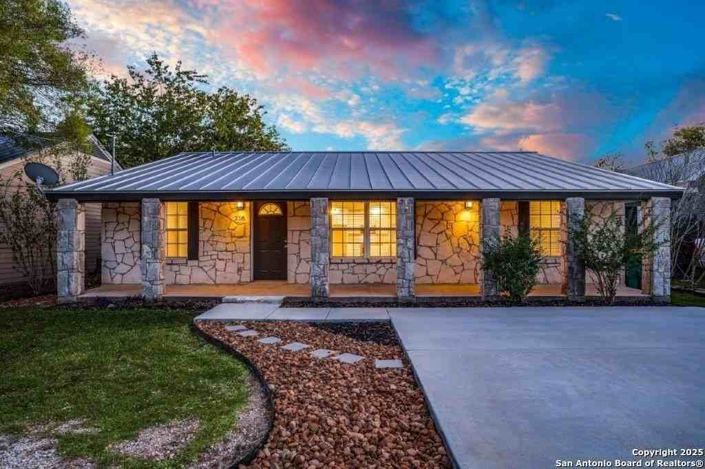 218 Ebner St - Photo 3 of 24