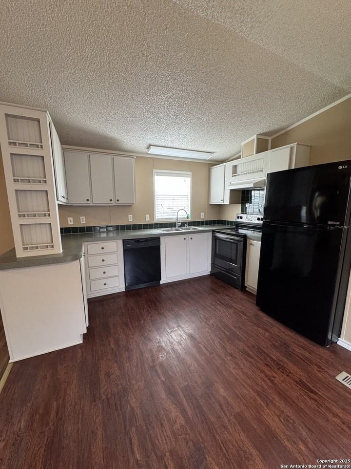 110 Deer Park Road #B - Photo 5 of 12