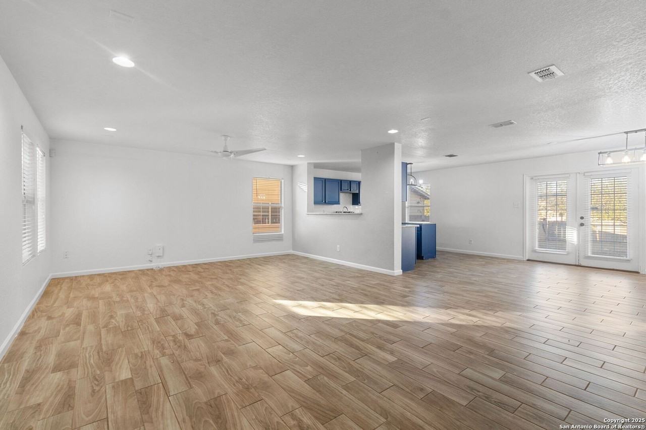 203 Shadbush St - Photo 3 of 19