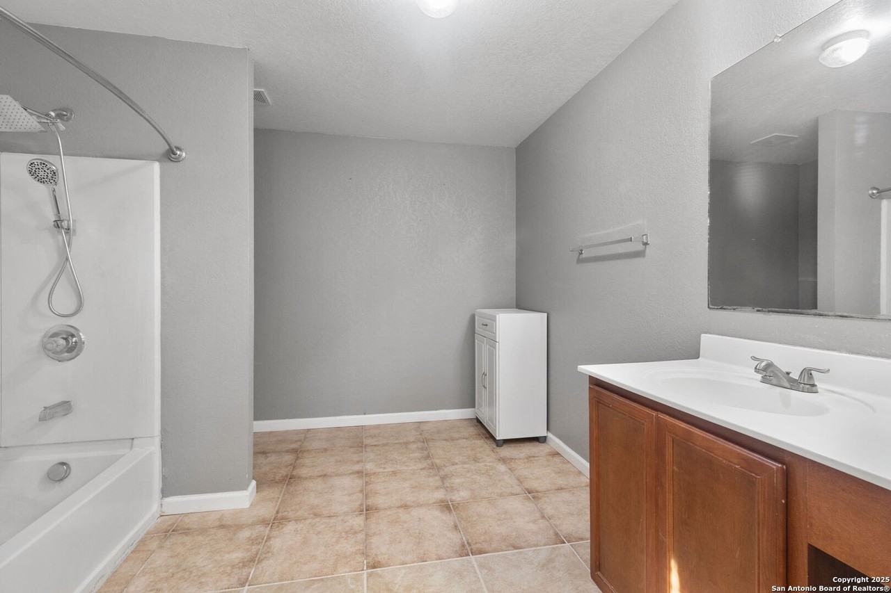 203 Shadbush St - Photo 5 of 19