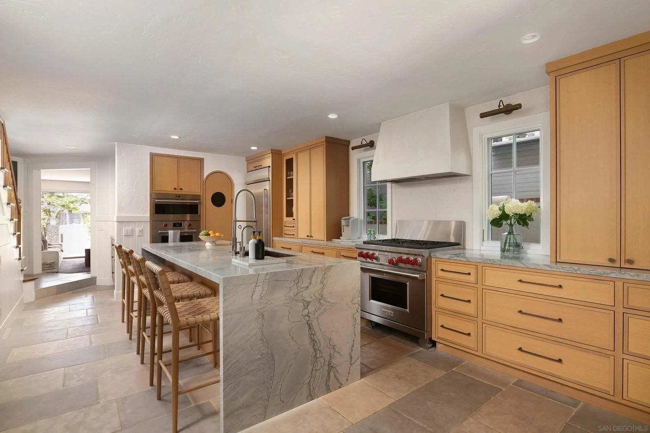 335 Gravilla St - Photo 2 of 36