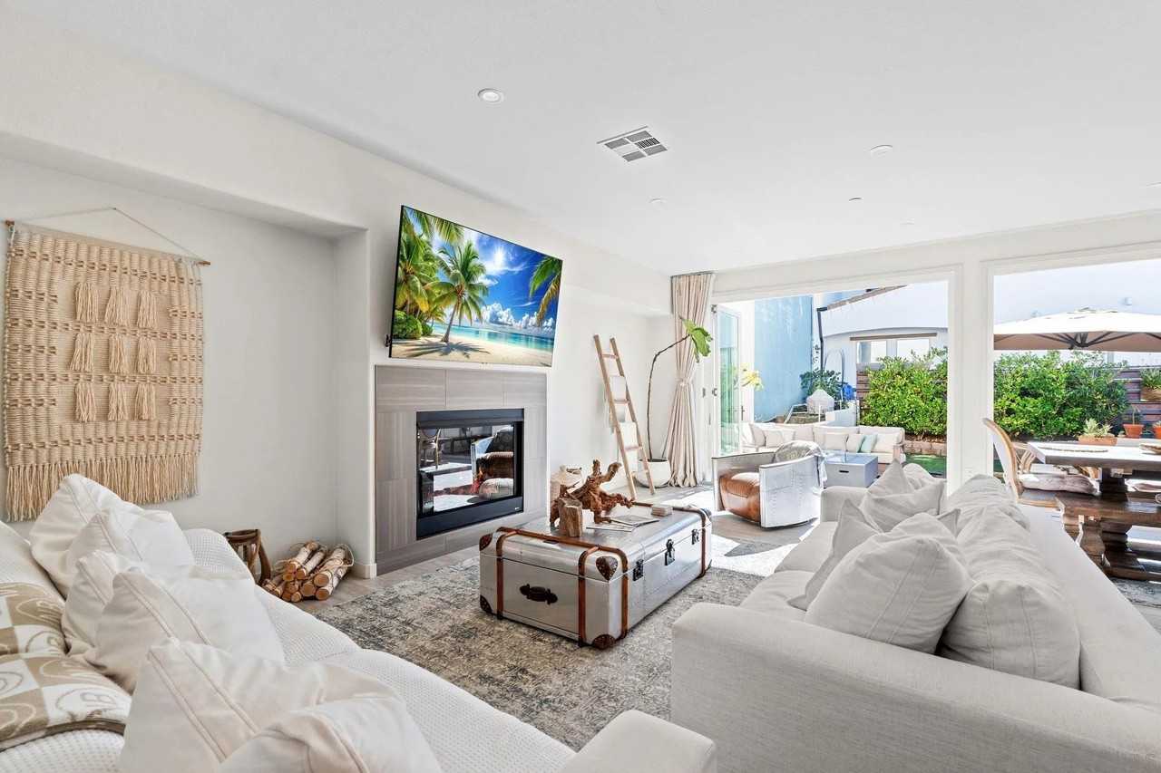 835 Vera St - Photo 5 of 38