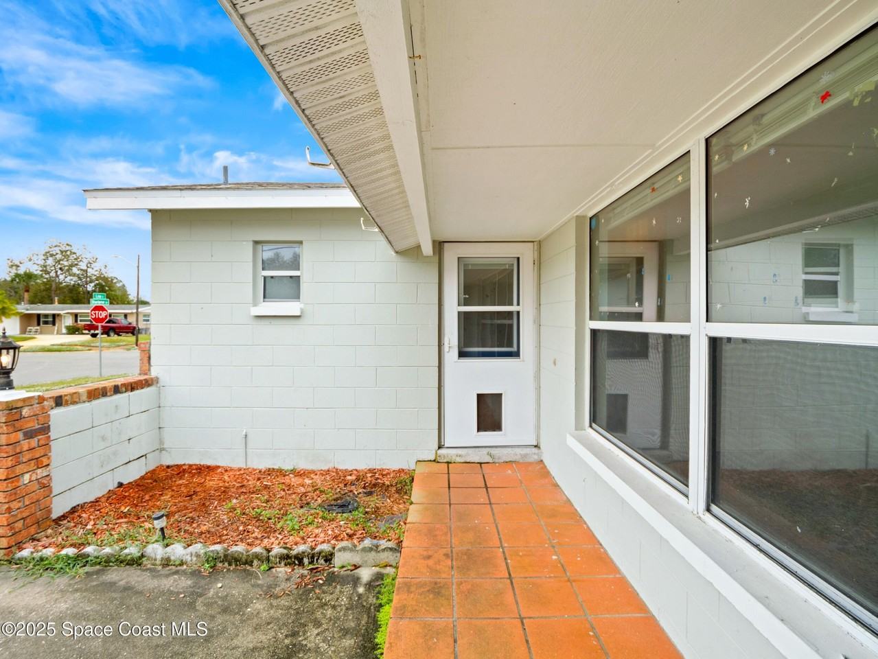 905 Lisa Dr - Photo 2 of 22