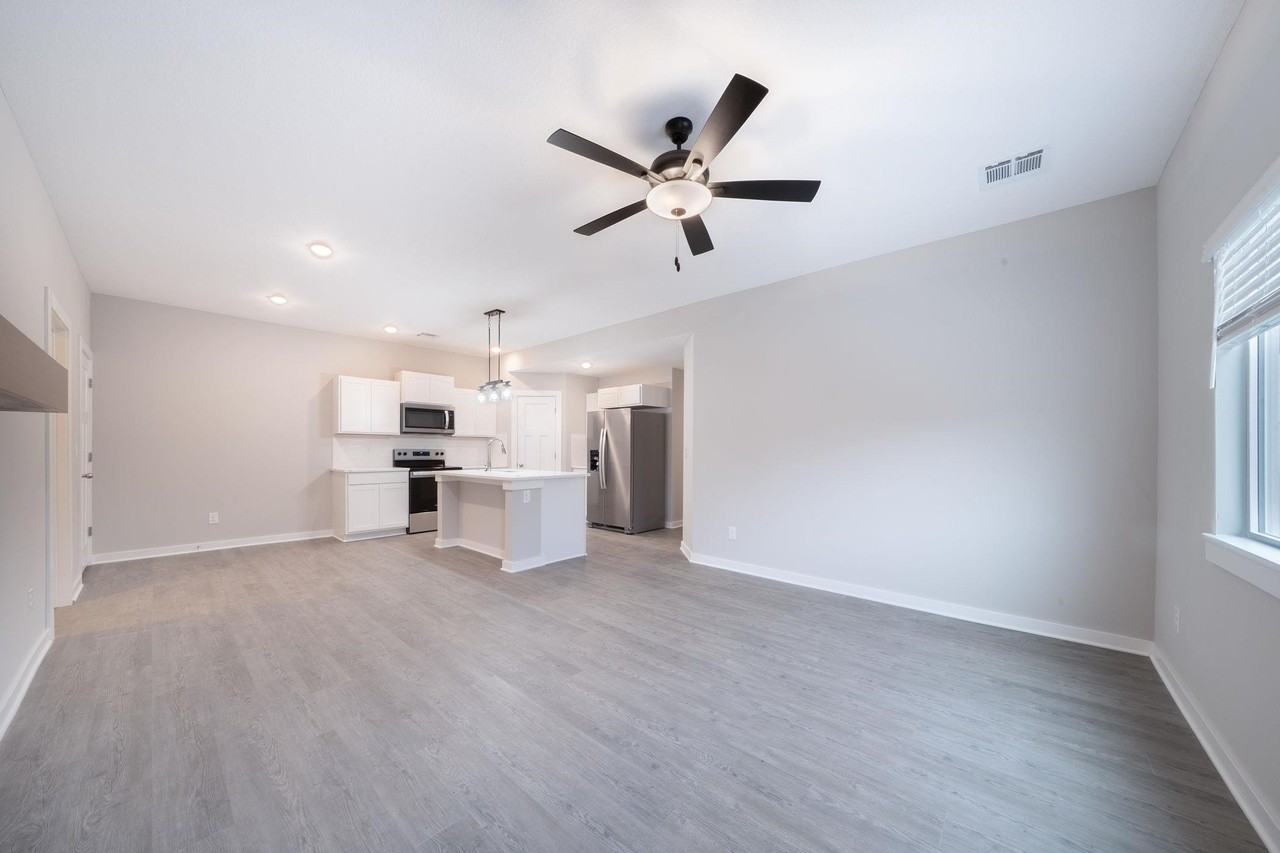 16912 W Lawson St - Photo 2 of 24