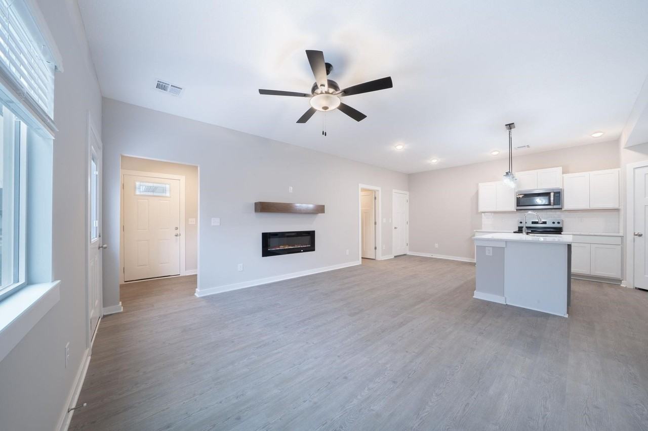 16912 W Lawson St - Photo 3 of 24