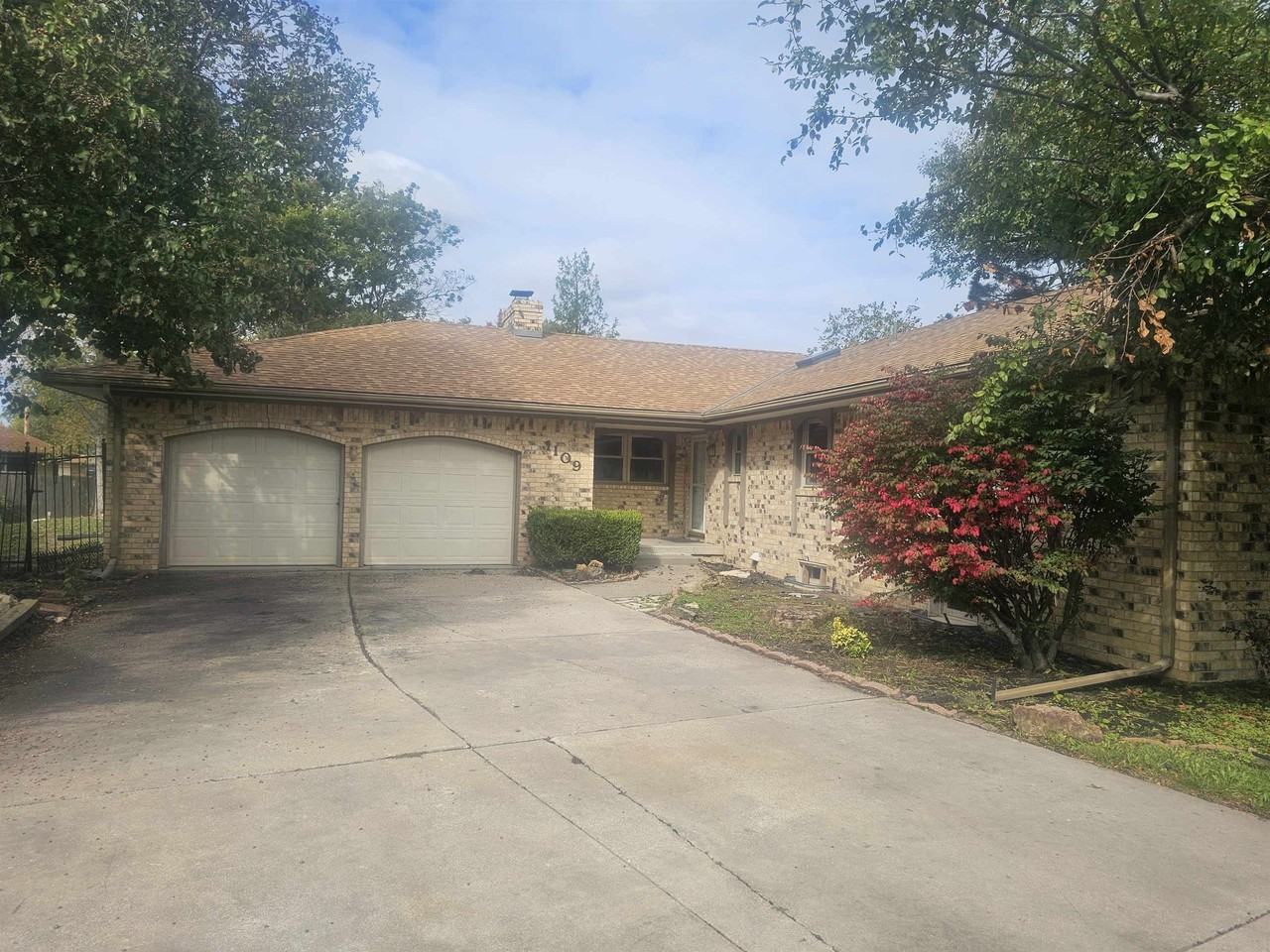 1109 South Breckenridge Court - Photo 2 of 29