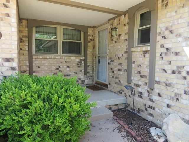 1109 South Breckenridge Court - Photo 3 of 29