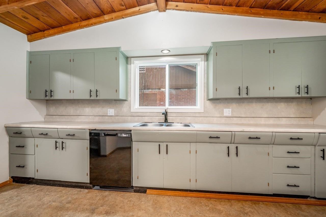 1520 N Yale Blvd - Photo 7 of 26