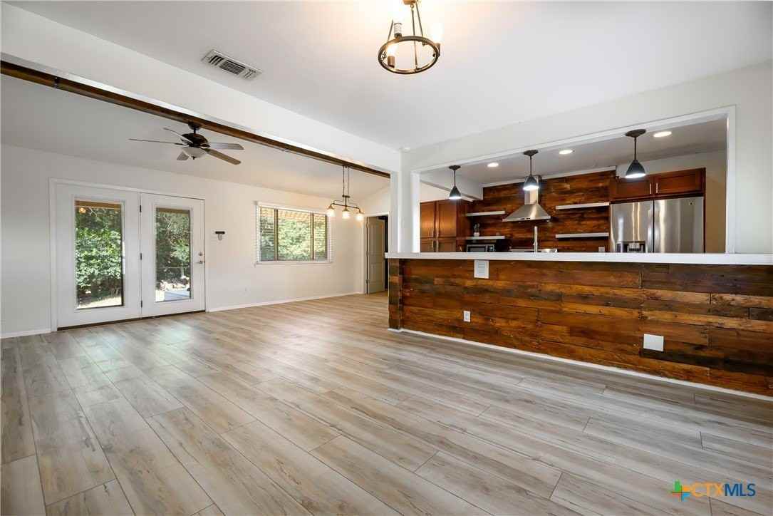 625 Creek Dr - Photo 2 of 32