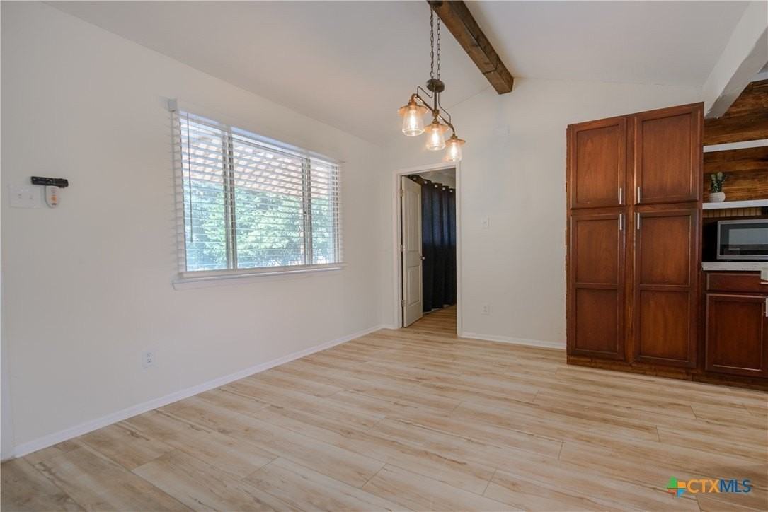 625 Creek Dr - Photo 4 of 32