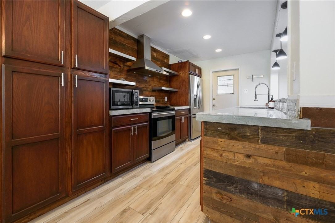 625 Creek Dr - Photo 7 of 32