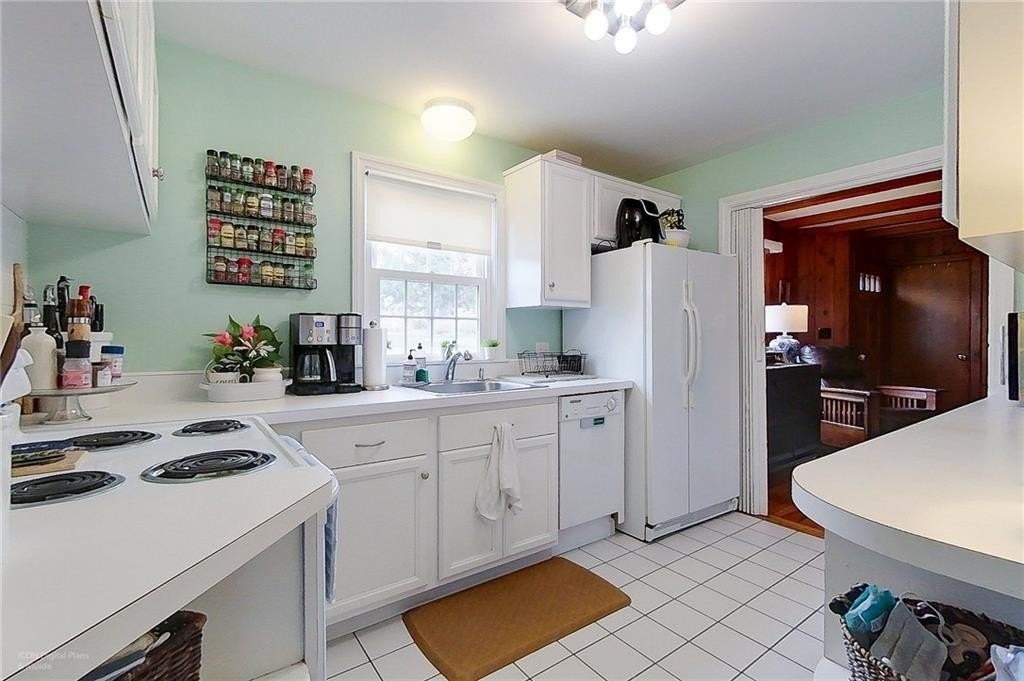 16 South Drive - Photo 4 of 25