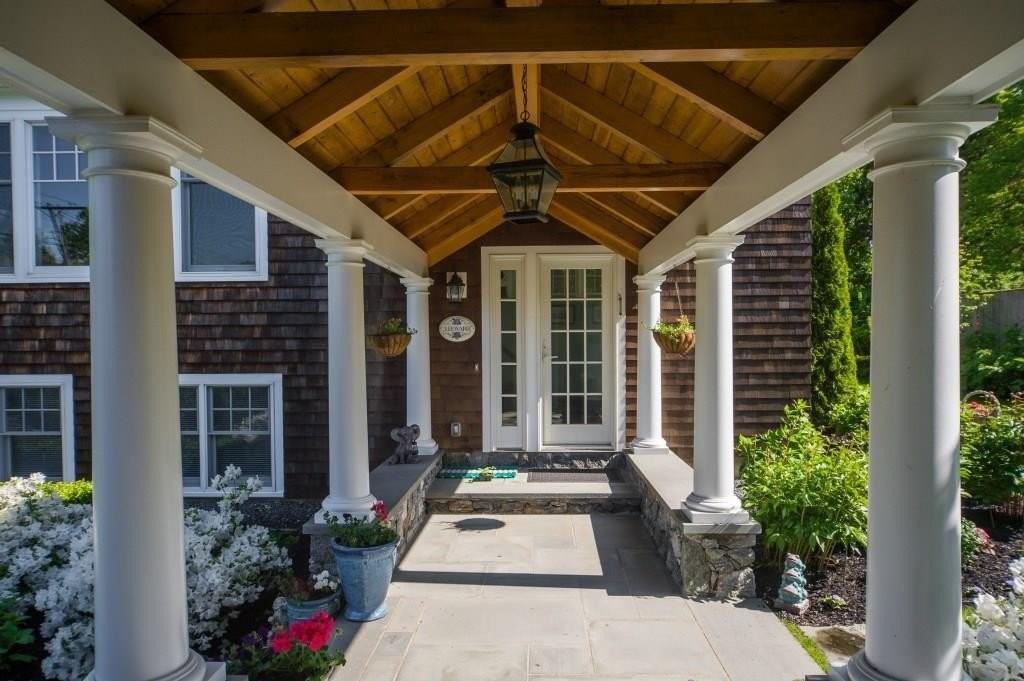 190 Coggeshall Avenue - Photo 4 of 50