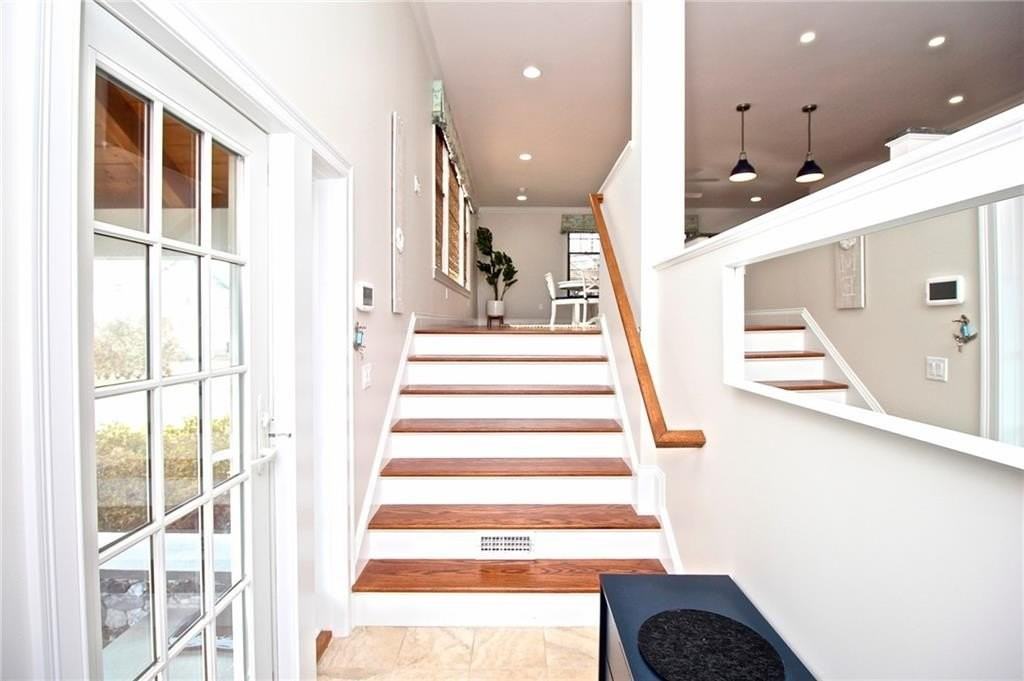 190 Coggeshall Avenue - Photo 6 of 50