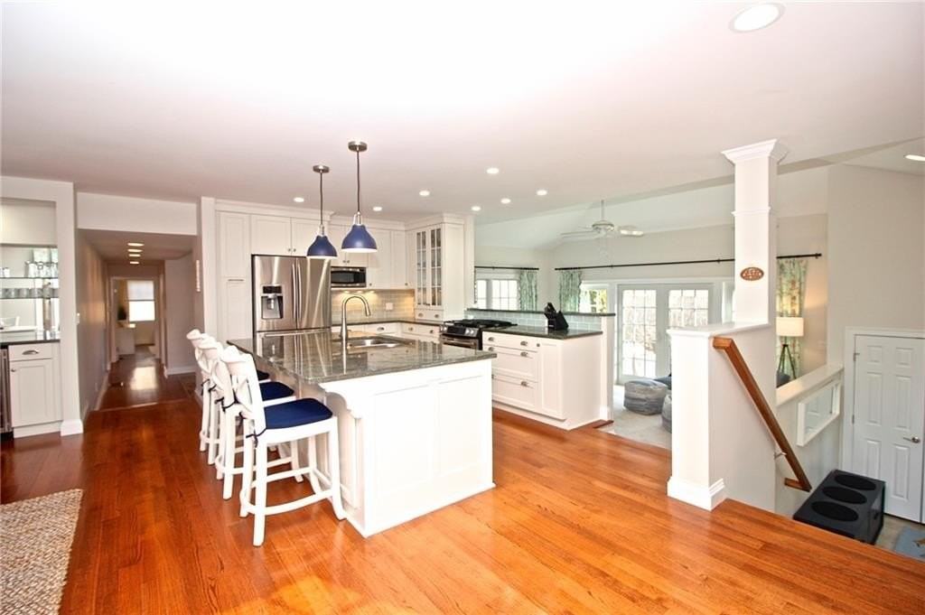 190 Coggeshall Avenue - Photo 7 of 50