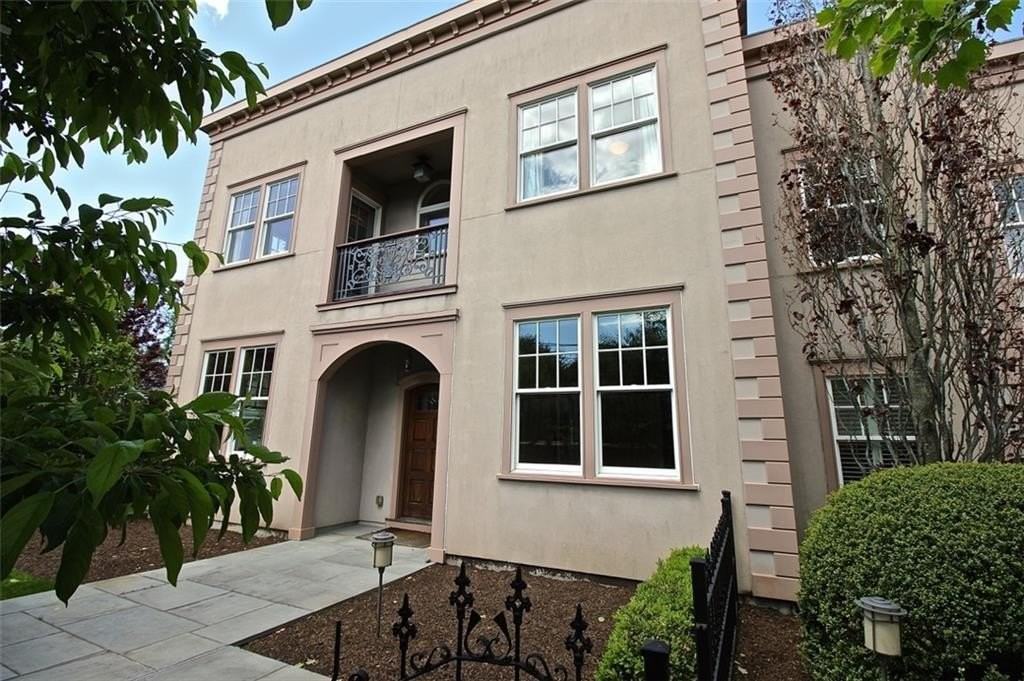 203 Coggeshall Avenue - Photo 4 of 50