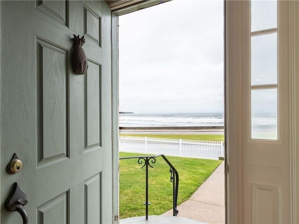 132 Memorial Boulevard - Photo 2 of 17