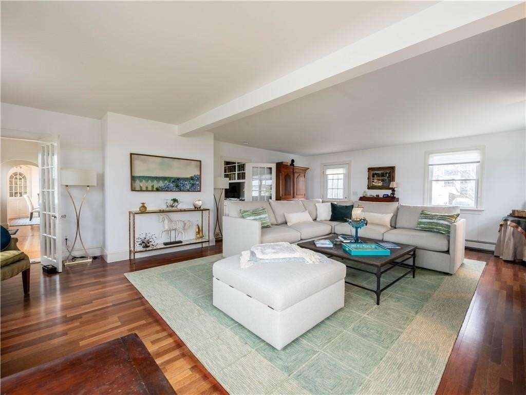 132 Memorial Boulevard - Photo 7 of 17