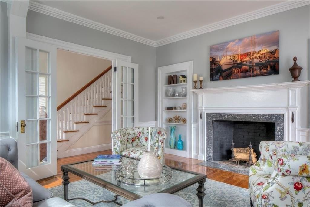 204 Spring Street - Photo 5 of 50