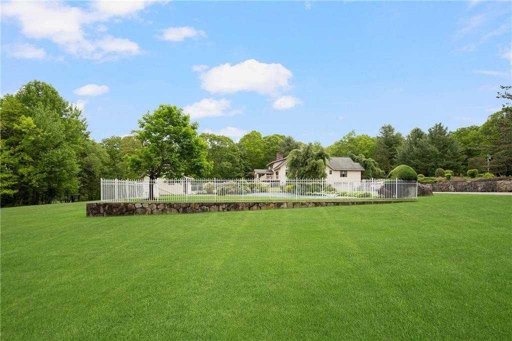 633 Chesnut Hill Road - Photo 5 of 44