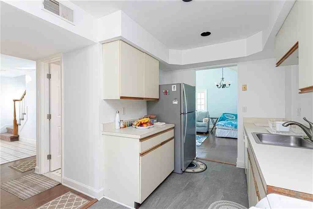 327 Corey Lane - Photo 5 of 30